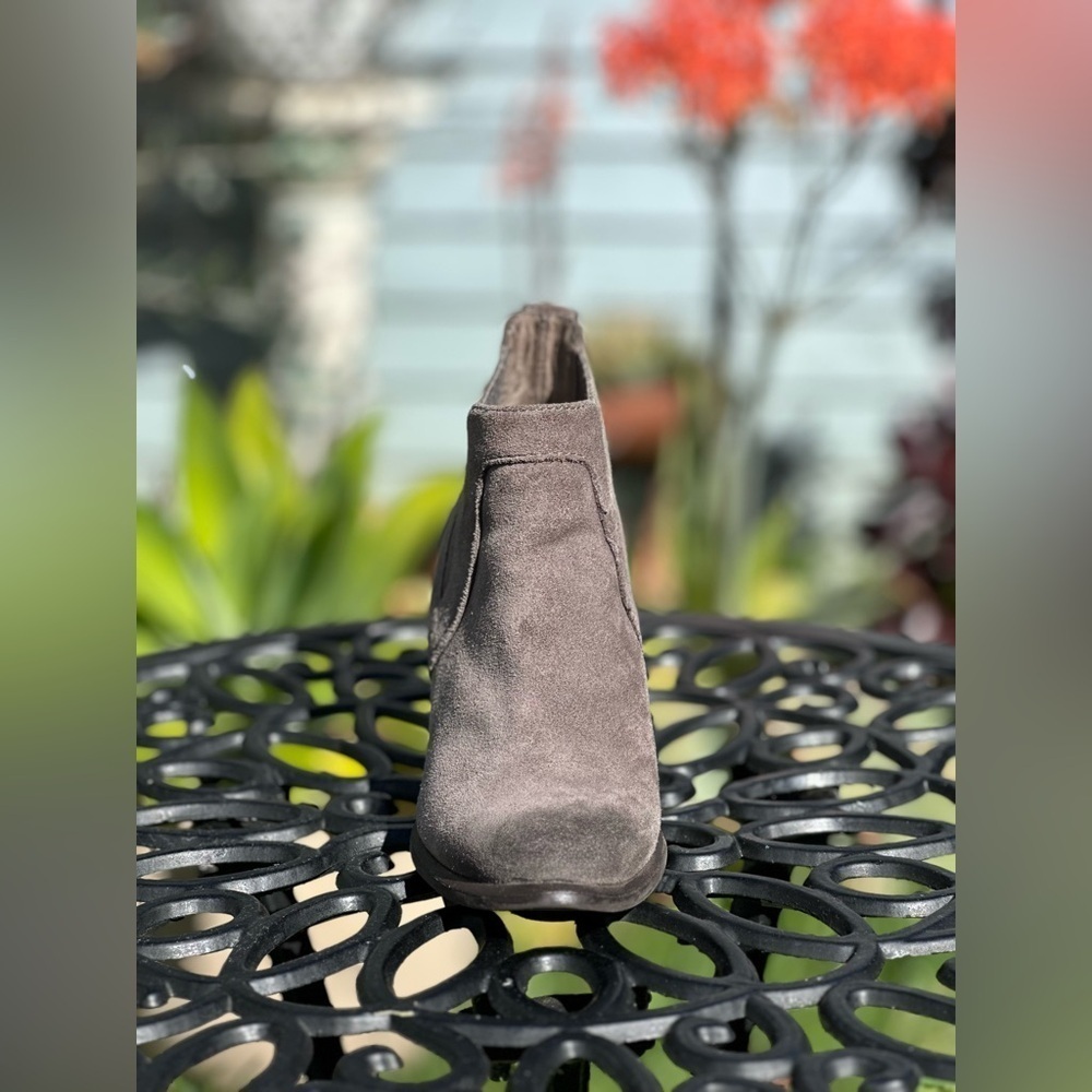 UGG — Cobie II Chelsea Boots - Picture 3 of 8